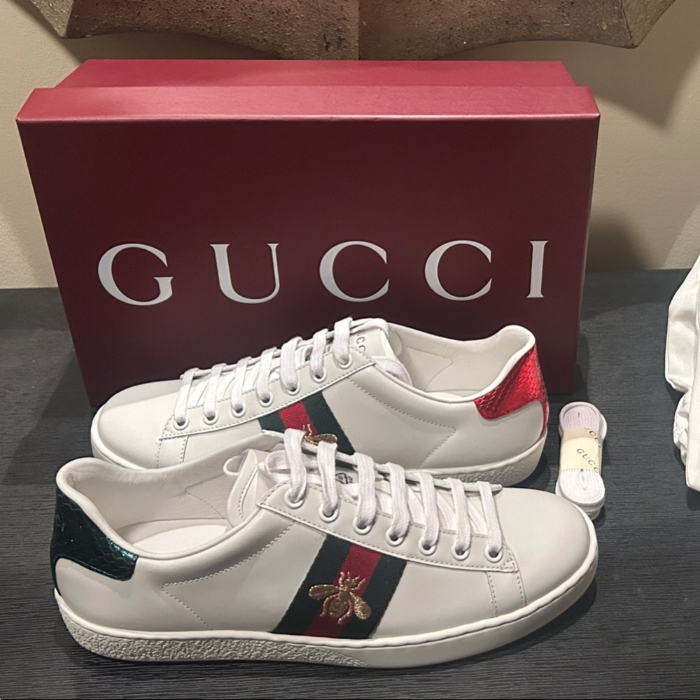 Womens Gucci Ace Embroidered White Sneakers with Red and Green Stripes. **NEW**